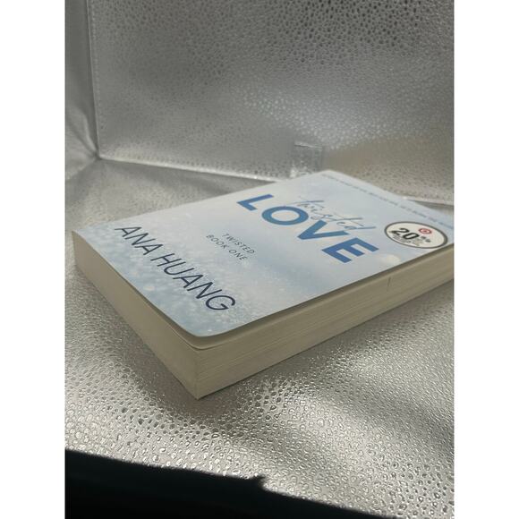 Twisted love Ana huang - Picture 4 of 5